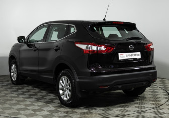 Подержанный автомобиль Nissan Qashqai 2014 года (7 фото)