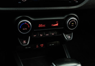 Подержанный автомобиль Kia Rio Sedan 2017 года (13 фото)