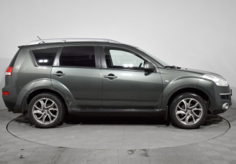 Подержанный автомобиль Citroen C-Crosser 2010 года (4 фото)