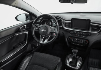 Подержанный автомобиль Kia Ceed Hatchback 2018 года (9 фото)