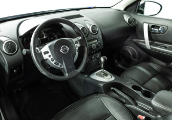 Подержанный автомобиль Nissan Qashqai 2008 года (11 фото)