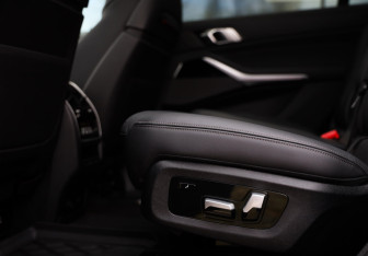 Подержанный автомобиль BMW X7 2020 года (34 фото)