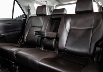 Подержанный автомобиль Toyota Fortuner 2017 года (21 фото)
