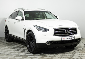 Подержанный автомобиль Infiniti QX70 2016 года (3 фото)