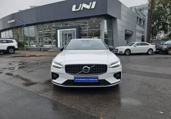 Подержанный автомобиль Volvo S60 2020 года (2 фото)