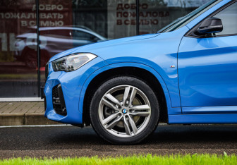 Подержанный автомобиль BMW X1 2020 года (10 фото)