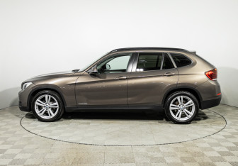 Подержанный автомобиль BMW X1 2013 года (8 фото)