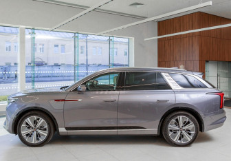 Новый Hongqi E-HS9 2022 (8 фото)