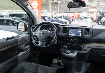 Подержанный автомобиль Toyota ProAce 2018 года (22 фото)