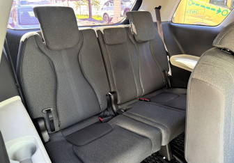 Подержанный автомобиль Kia Carnival 2021 года (18 фото)