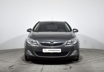 Подержанный автомобиль Opel Astra Hatchback 2012 года (2 фото)
