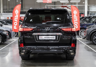 Подержанный автомобиль Lexus LX 2020 года (8 фото)