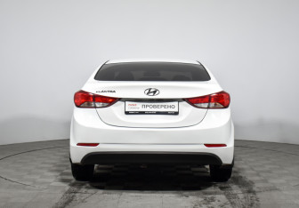 Подержанный автомобиль Hyundai Elantra Sedan 2015 года (6 фото)