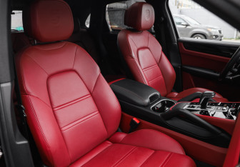 Подержанный автомобиль Porsche Cayenne 2021 года (31 фото)