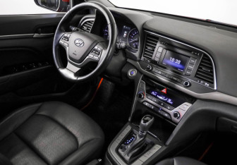 Подержанный автомобиль Hyundai Elantra Sedan 2016 года (9 фото)