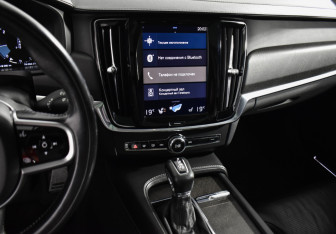 Подержанный автомобиль Volvo V90 Cross Country 2017 года (19 фото)