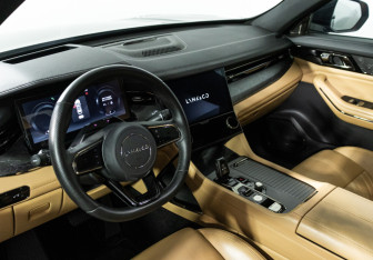 Подержанный автомобиль Lynk&Co 09 2023 года (11 фото)