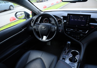 Подержанный автомобиль Toyota Camry Sedan 2021 года (13 фото)