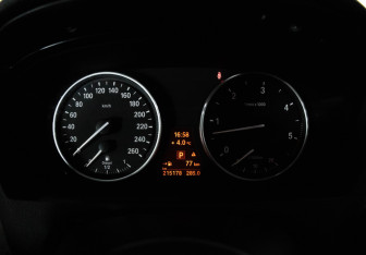 Подержанный автомобиль BMW X5 2013 года (11 фото)