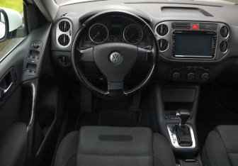 Подержанный автомобиль Volkswagen Tiguan 2008 года (12 фото)