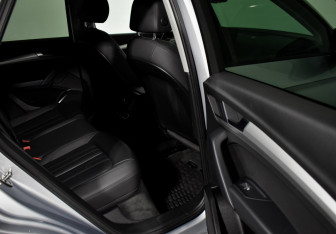 Подержанный автомобиль Audi Q5 2021 года (12 фото)