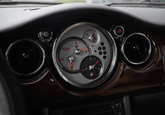 Подержанный автомобиль MINI Cabrio 2006 года (19 фото)