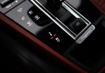 Подержанный автомобиль Porsche Cayenne 2022 года (20 фото)