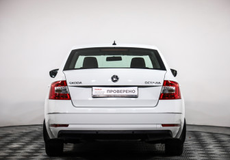 Подержанный автомобиль Skoda Octavia Liftback 2019 года (6 фото)