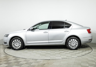 Подержанный автомобиль Skoda Octavia Liftback 2017 года (8 фото)
