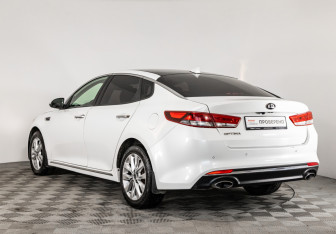 Подержанный автомобиль Kia Optima Sedan 2017 года (7 фото)