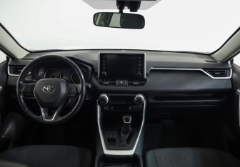 Подержанный автомобиль Toyota RAV4 2019 года (9 фото)