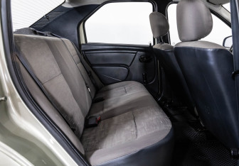 Подержанный автомобиль Renault Logan Sedan 2011 года (13 фото)