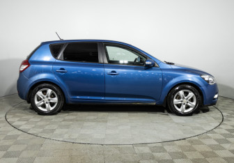 Подержанный автомобиль Kia Ceed Hatchback 2011 года (4 фото)