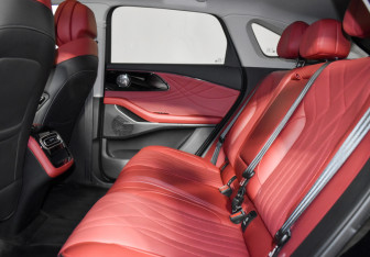 Подержанный автомобиль Exeed RX 2023 года (11 фото)