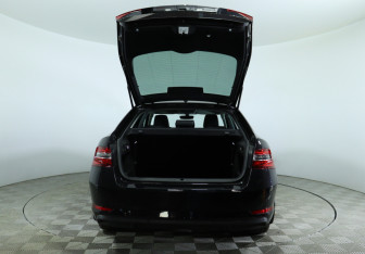 Подержанный автомобиль Skoda Superb Liftback 2019 года (7 фото)