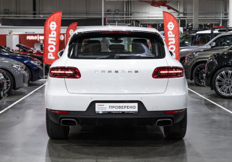 Подержанный автомобиль Porsche Macan 2018 года (9 фото)