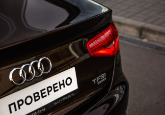 Подержанный автомобиль Audi A4 Sedan 2013 года (8 фото)