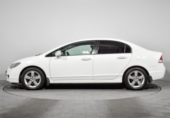 Подержанный автомобиль Honda Civic Sedan 2011 года (8 фото)