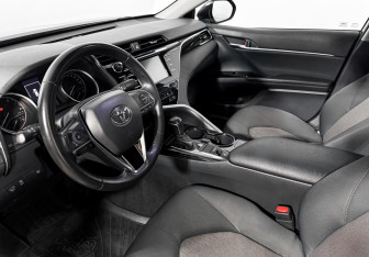 Подержанный автомобиль Toyota Camry Sedan 2019 года (9 фото)