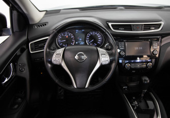 Подержанный автомобиль Nissan Qashqai 2017 года (10 фото)