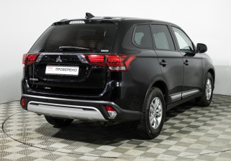 Подержанный автомобиль Mitsubishi Outlander 2020 года (5 фото)