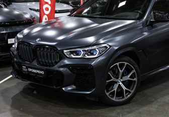 Подержанный автомобиль BMW X6 2022 года (2 фото)