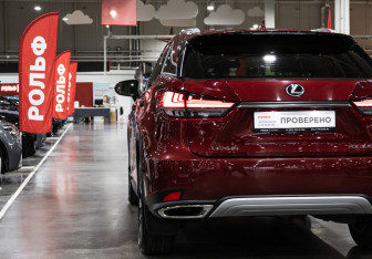 Подержанный автомобиль Lexus RX 2021 года (10 фото)