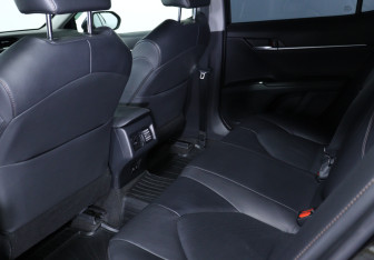 Подержанный автомобиль Toyota Camry Sedan 2019 года (14 фото)