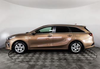 Подержанный автомобиль Kia Ceed Wagon 2021 года (8 фото)