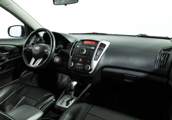 Подержанный автомобиль Kia Ceed Hatchback 2011 года (9 фото)