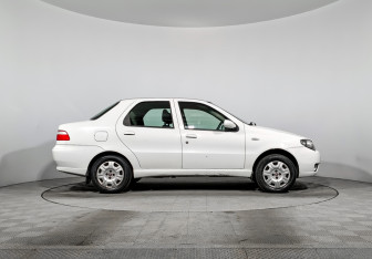Подержанный автомобиль Fiat Albea 2010 года (4 фото)
