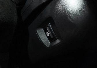 Подержанный автомобиль BMW X1 2017 года (19 фото)