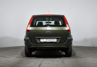Подержанный автомобиль Ford Fusion 2007 года (6 фото)