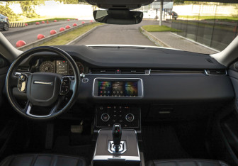 Подержанный автомобиль Land Rover Range Rover Evoque 2019 года (12 фото)